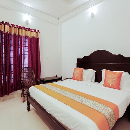 Oyo 4867 Royal Homes Alappuzha Eksteriør billede