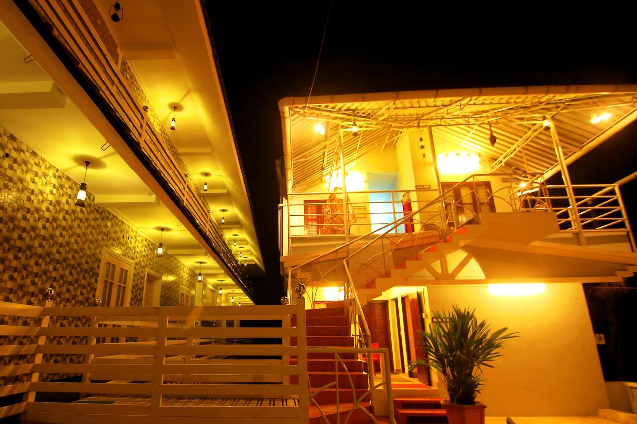 Oyo 4867 Royal Homes Alappuzha Eksteriør billede