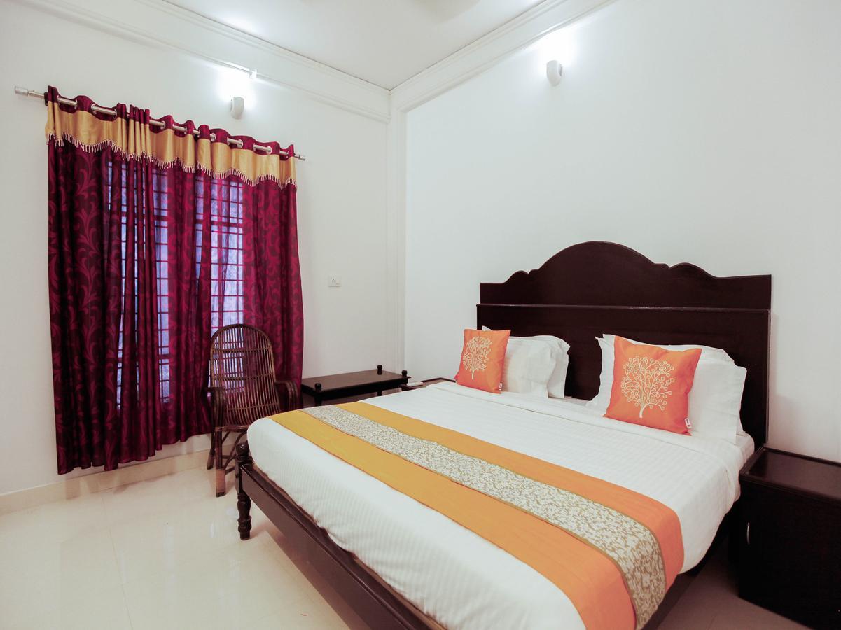 Oyo 4867 Royal Homes Alappuzha Eksteriør billede